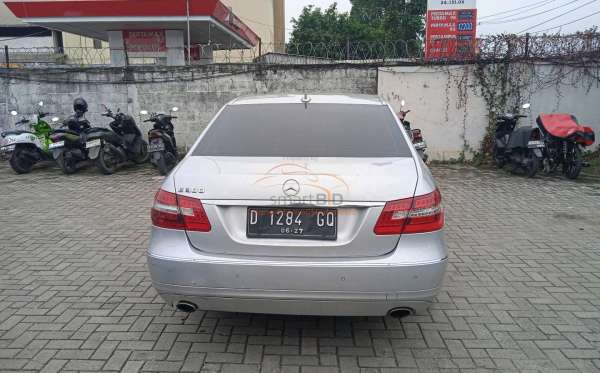 MERCEDES BENZ E 300 CKD AT