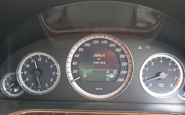 MERCEDES BENZ E 300 CKD AT