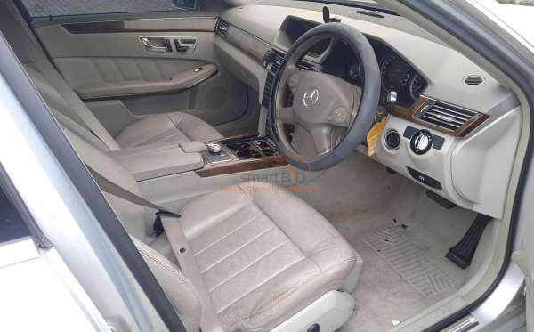 MERCEDES BENZ E 300 CKD AT