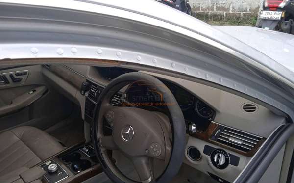 MERCEDES BENZ E 300 CKD AT