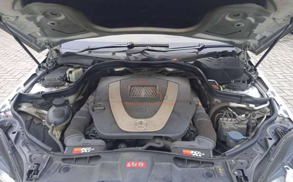 MERCEDES BENZ E 300 CKD AT