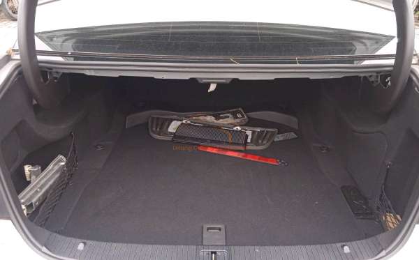 MERCEDES BENZ E 300 CKD AT