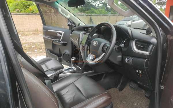 TOYOTA FORTUNER 2.7 SRZ