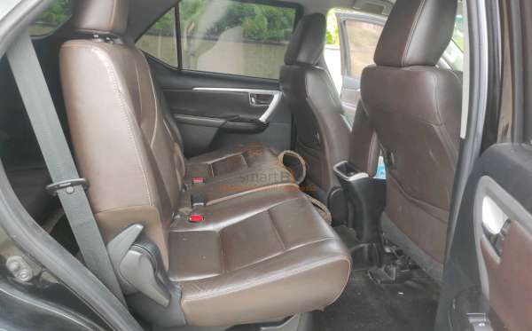 TOYOTA FORTUNER 2.7 SRZ