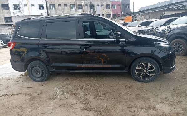 WULING CONFERO