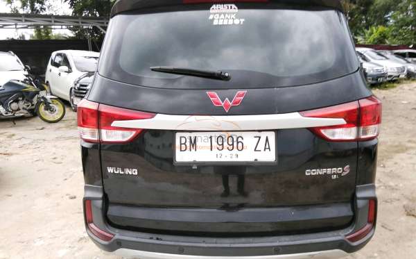 WULING CONFERO