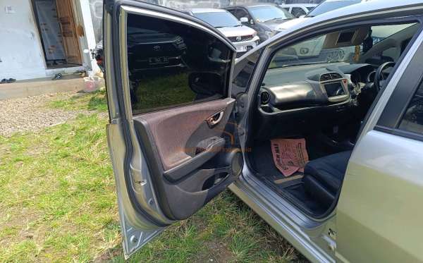 HONDA JAZZ GE8 1.5 E