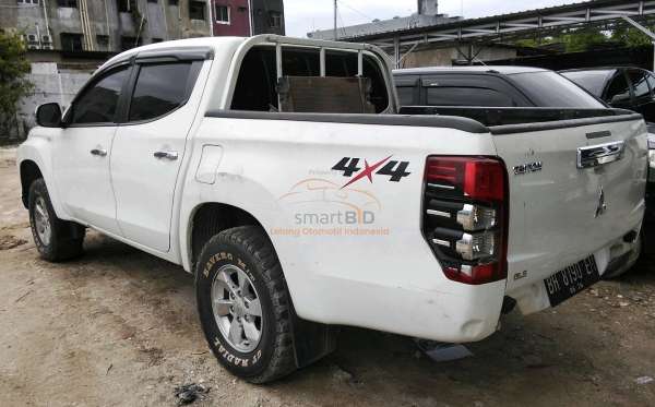 MITSUBISHI  TRITON DC GLS 4X4