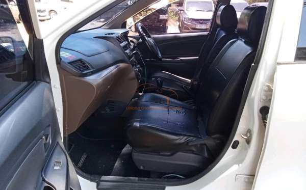 TOYOTA  AVANZA  1.3 TRANSMOVER