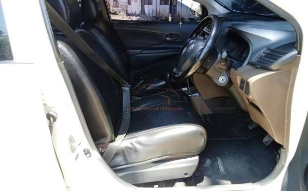 TOYOTA  AVANZA  1.3 TRANSMOVER