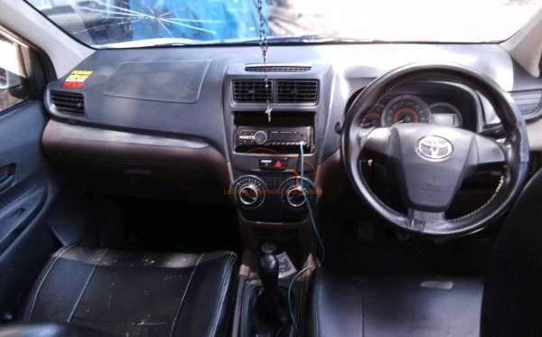 TOYOTA  AVANZA  1.3 TRANSMOVER