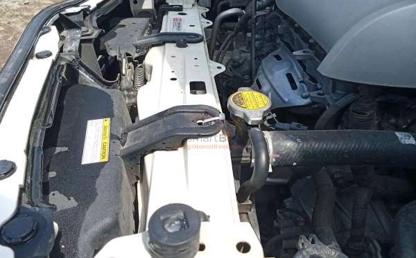 TOYOTA  SIENTA  1.5V