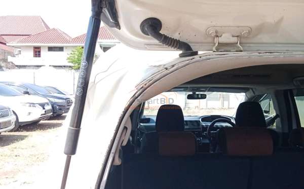 TOYOTA  SIENTA  1.5V