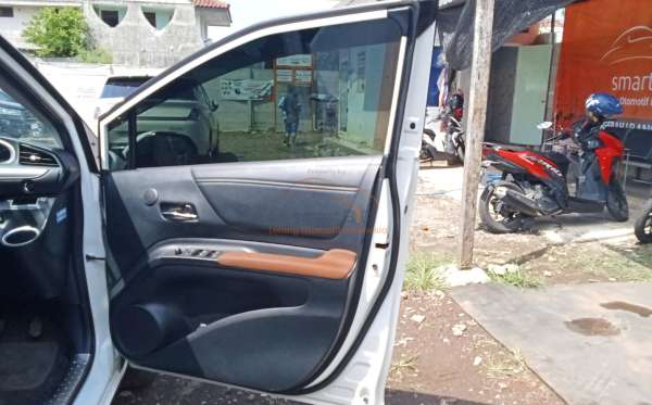 TOYOTA  SIENTA  1.5V