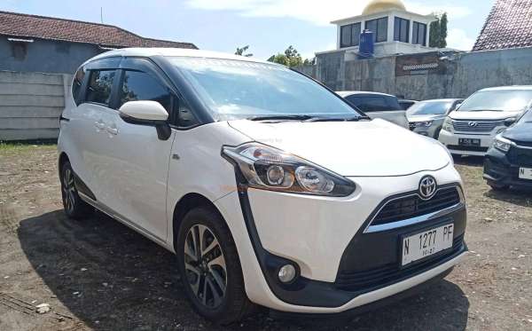 TOYOTA  SIENTA  1.5V