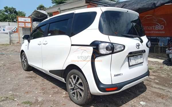 TOYOTA  SIENTA  1.5V