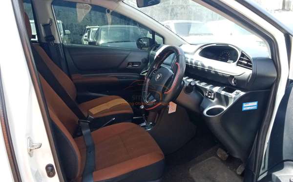 TOYOTA  SIENTA  1.5V