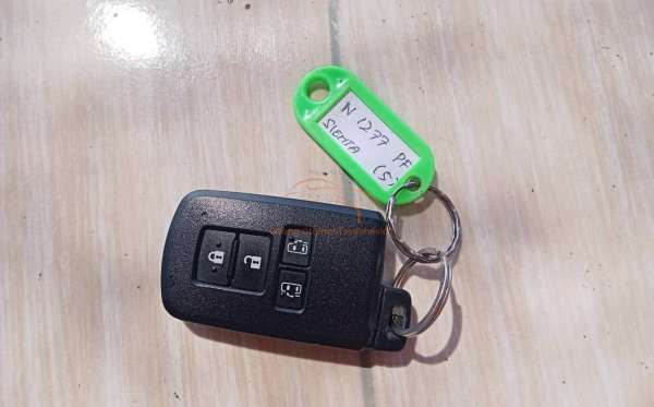 TOYOTA  SIENTA  1.5V