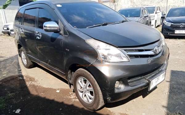 TOYOTA AVANZA