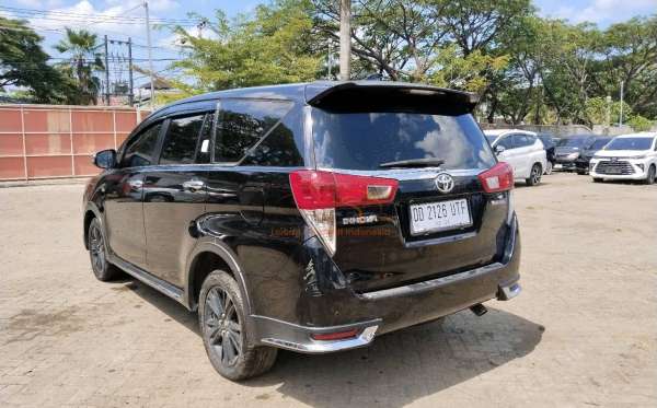 TOYOTA  INNOVA  VENTURER