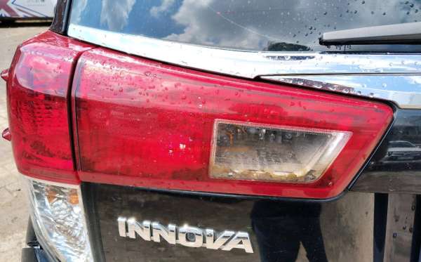 TOYOTA  INNOVA  VENTURER