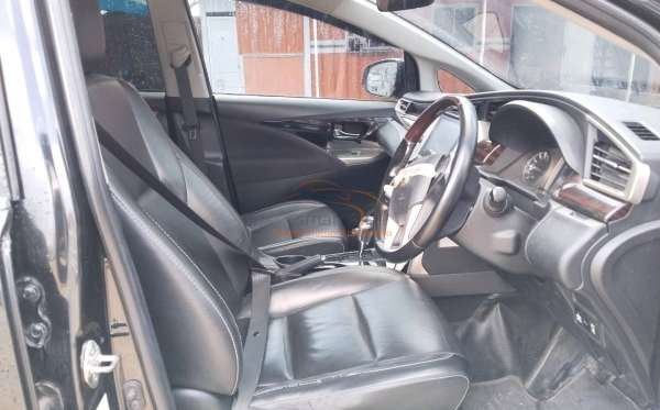 TOYOTA  INNOVA  VENTURER