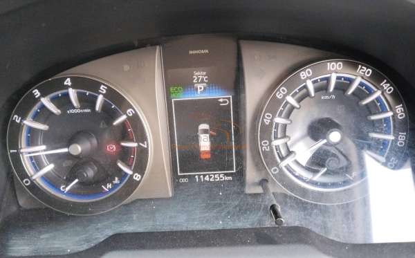 TOYOTA  INNOVA  VENTURER