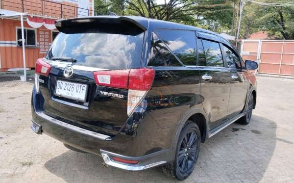 TOYOTA  INNOVA  VENTURER