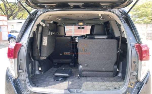 TOYOTA  INNOVA  VENTURER