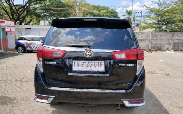 TOYOTA  INNOVA  VENTURER