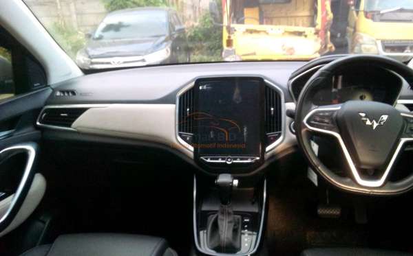WULING Almaz 1.5LT LUX + SC CVT (4X2) A/T