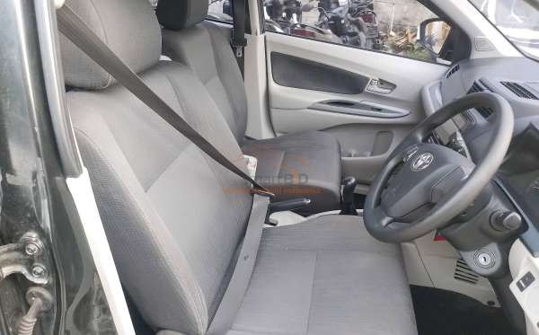 TOYOTA AVANZA