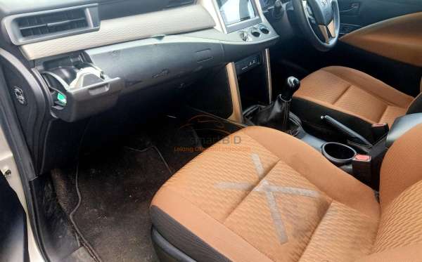 TOYOTA INNOVA G