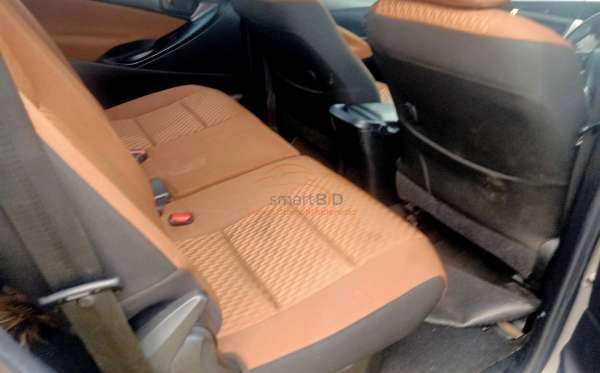 TOYOTA INNOVA G