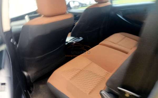 TOYOTA INNOVA G