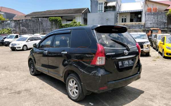 TOYOTA AVANZA