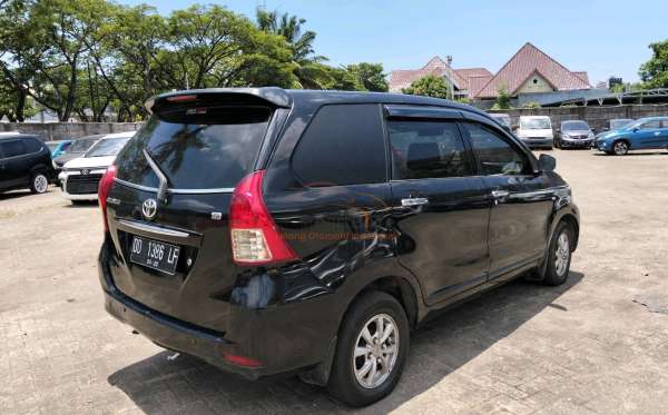 TOYOTA AVANZA