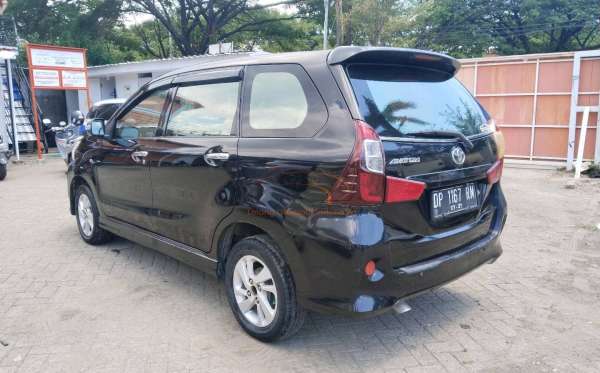 TOYOTA  AVANZA VELOZ 1.5