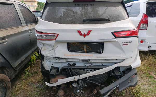 WULING ALMAZ 1.5 LT LUX CVT