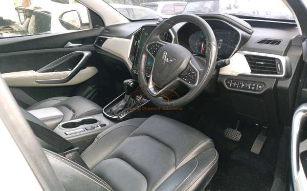 WULING ALMAZ 1.5 LT LUX CVT