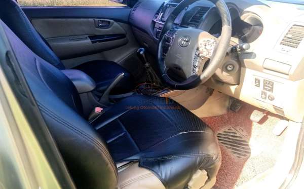 TOYOTA  FORTUNER  2.5G AT