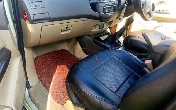 TOYOTA  FORTUNER  2.5G AT