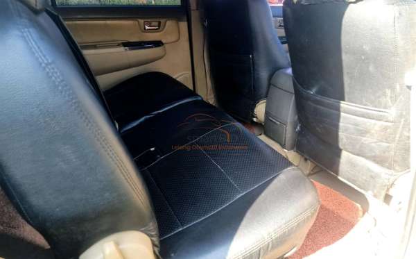 TOYOTA  FORTUNER  2.5G AT