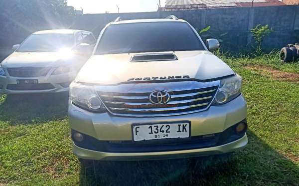 TOYOTA  FORTUNER  2.5G AT
