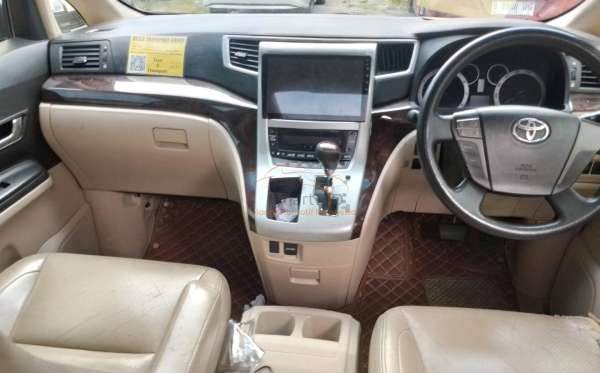 TOYOTA ALPHARD 2.4 X