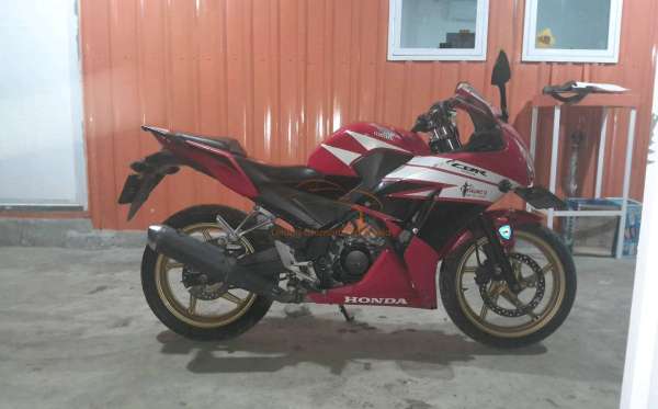 HONDA CBR 150 R