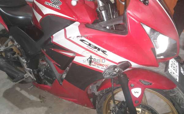 HONDA CBR 150 R