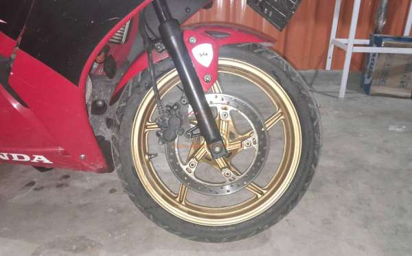 HONDA CBR 150 R