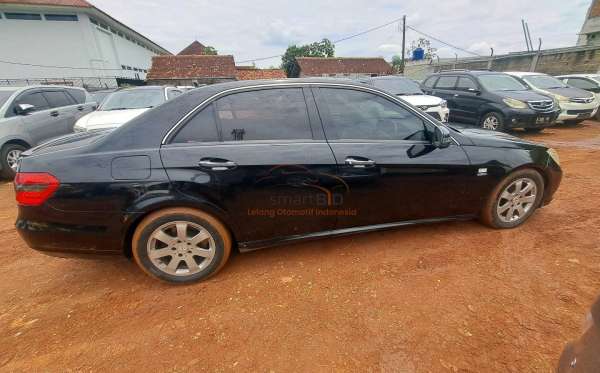 MERCEDES BENZ E 200