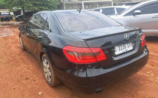 MERCEDES BENZ E 200